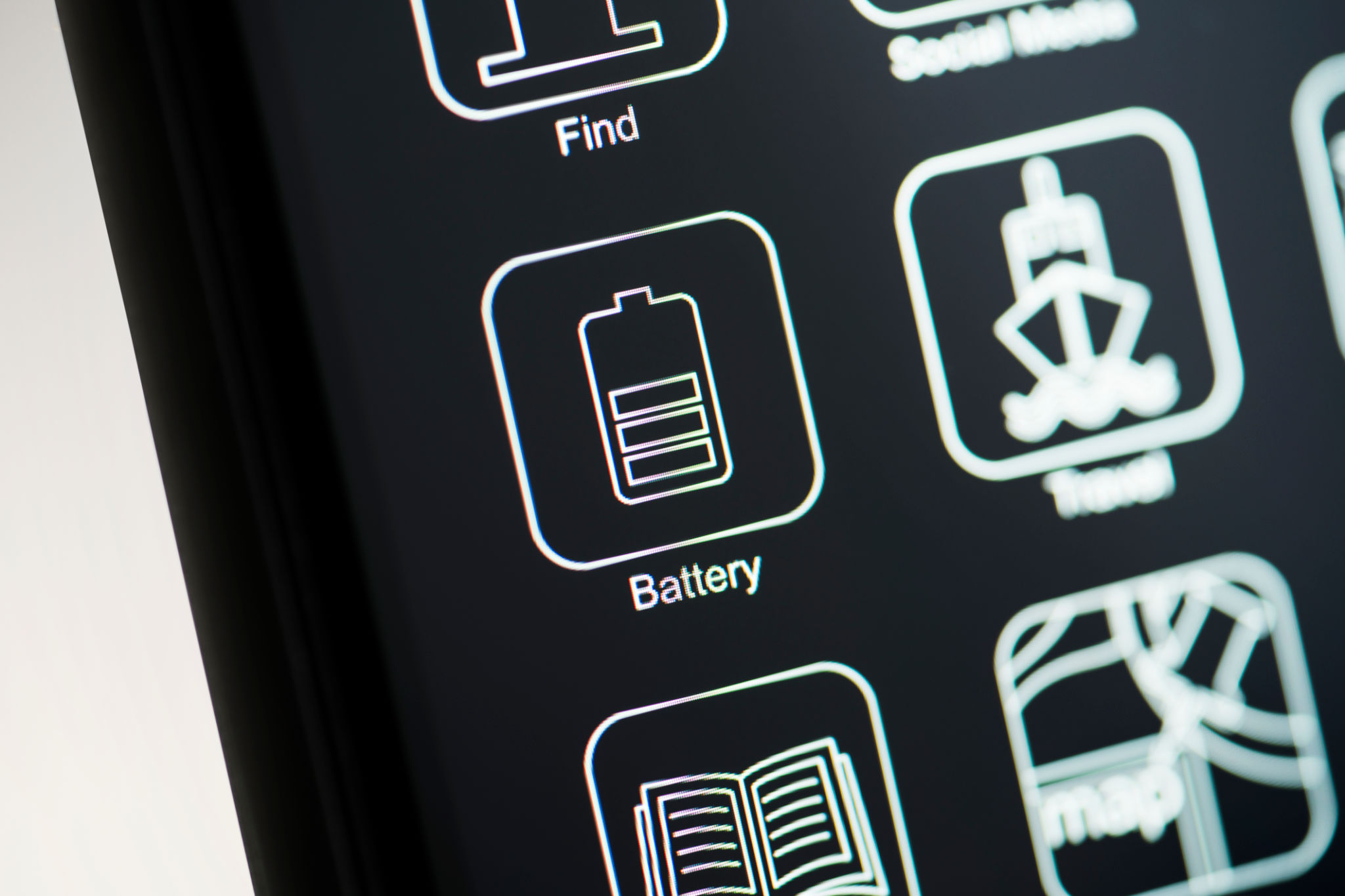 Karanlık Mod (Dark Mode) Gerçekten Şarj Ömrünü Uzatır mı?
